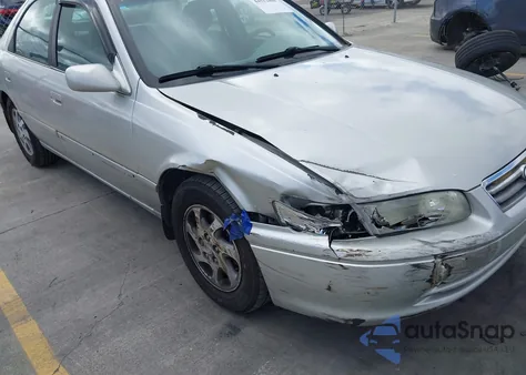2000 Toyota Camry Le from USA, damaged, VIN 4T1BG22KXYU674025